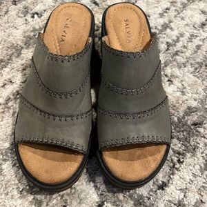 Salvia leather sandals